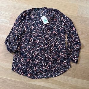 Ivanka Trump pink floral top med